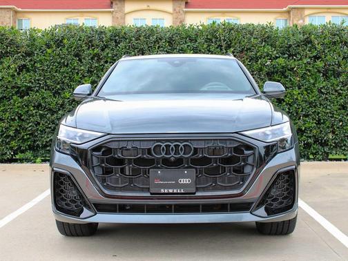 Daytona Gray Pearl Effect 2024 Audi Q8 55 Prestige
