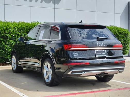 2022 Audi Q7 45 Premium Plus