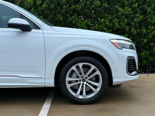 Glacier White Metallic 2025 Audi Q7 55 Premium Plus