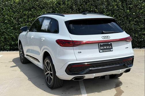 Glacier White Metallic 2026 Audi Q5 Premium Plus TFSI quattro S tronic