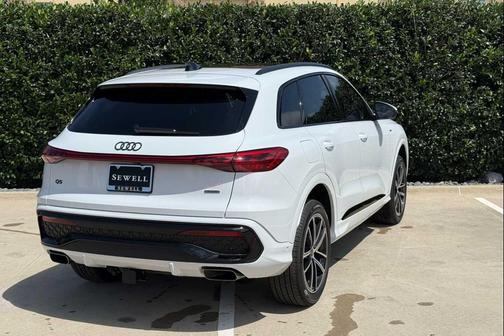 Glacier White Metallic 2026 Audi Q5 Premium Plus TFSI quattro S tronic
