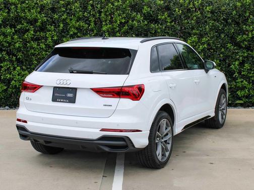 Arkona White 2025 Audi Q3 Premium 45 TFSI S line quattro Tiptronic