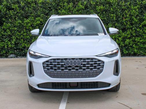 Glacier White Metallic 2025 Audi Q5 Premium TFSI quattro S tronic