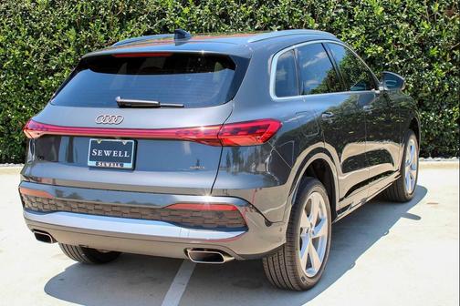 Tambora Gray Metallic 2026 Audi Q5 Premium Plus TFSI quattro S tronic