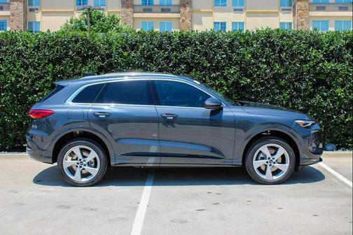 Tambora Gray Metallic 2026 Audi Q5 Premium Plus TFSI quattro S tronic