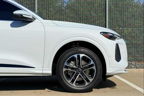 GLACIER WHITE 2026 Audi Q5 Premium TFSI quattro S tronic