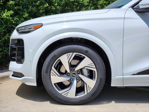 2025 Audi Q6 e-tron Prestige quattro