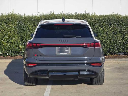 2025 Audi SQ6 e-tron Prestige quattro