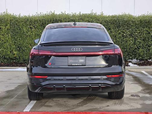 2024 Audi Q8 e-tron Prestige