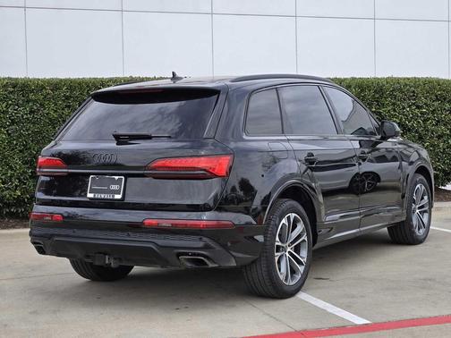 2025 Audi Q7 45 Premium Plus