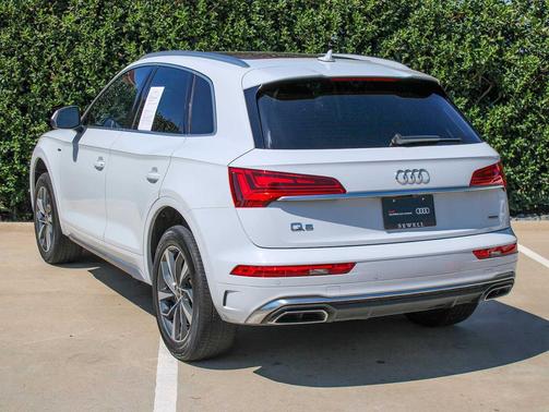 Glacier White Metallic 2024 Audi Q5 45 S line Premium