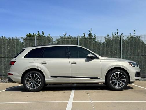 Vicuna Beige Metallic 2023 Audi Q7 45 Premium Plus