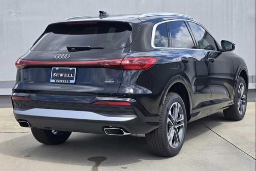 MYTHOS BLACK 2026 Audi Q5 Premium TFSI quattro S tronic