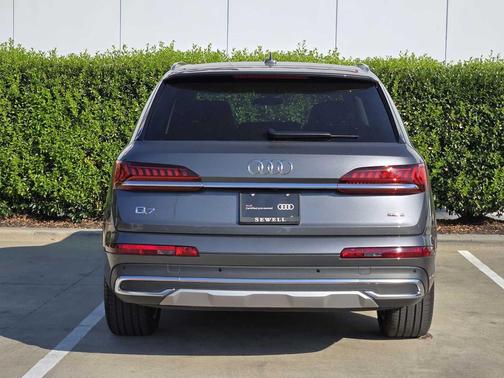 2023 Audi Q7 45 Premium