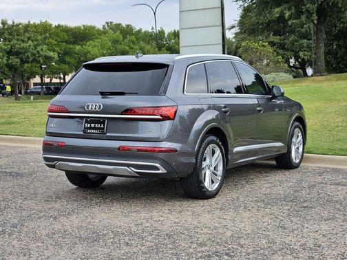 2023 Audi Q7 45 Premium