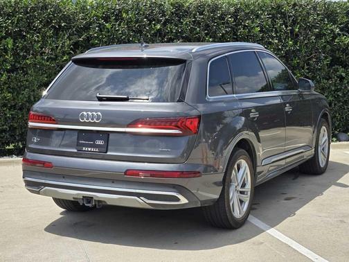 Samurai Gray Metallic 2023 Audi Q7 55 Premium Plus