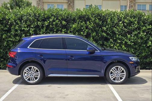 BLUE 2019 Audi Q5 2.0T Premium Plus