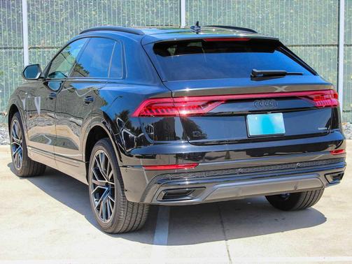 Mythos Black Metallic 2023 Audi Q8 55 Premium Plus