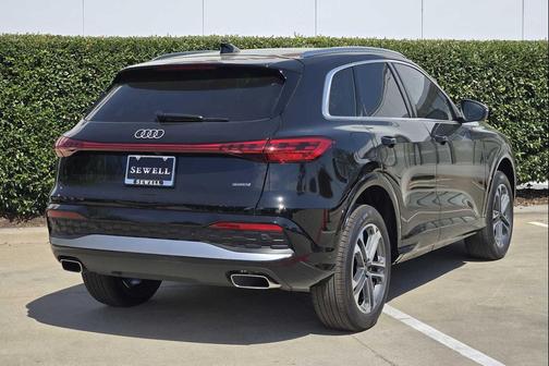 MYTHOS BLACK 2026 Audi Q5 Premium TFSI quattro S tronic