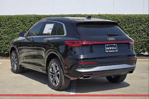 MYTHOS BLACK 2026 Audi Q5 Premium TFSI quattro S tronic