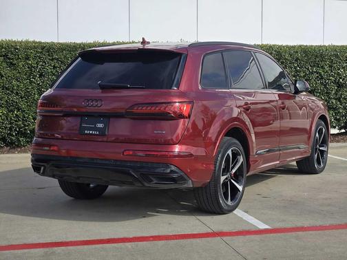 Matador Red Metallic 2024 Audi Q7 55 Prestige