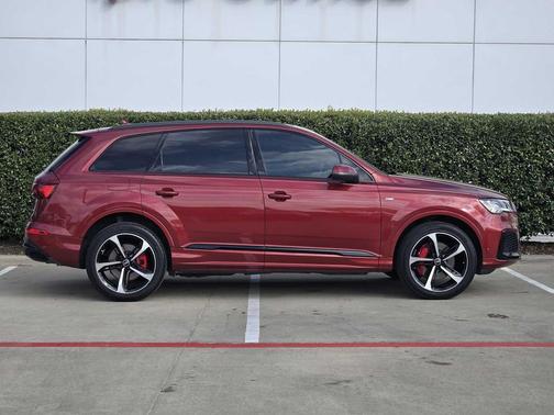 Matador Red Metallic 2024 Audi Q7 55 Prestige