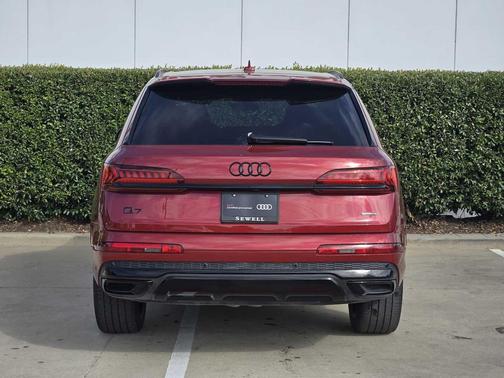 Matador Red Metallic 2024 Audi Q7 55 Prestige