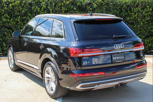 Orca Black Metallic 2020 Audi Q7 55 Prestige