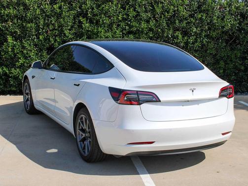 Pearl White Multi-Coat 2022 Tesla Model 3 Standard Range