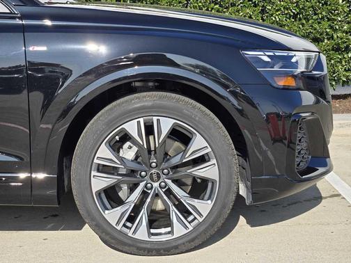 2026 Audi Q8 55 Premium Plus