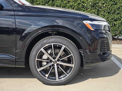 2026 Audi Q7 45 Premium Plus