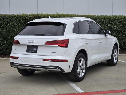 Arkona White 2024 Audi Q5 40 Premium