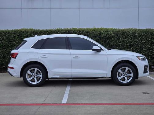 Arkona White 2024 Audi Q5 40 Premium