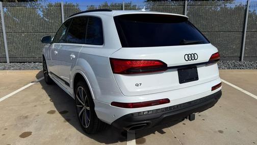 2025 Audi Q7 45 Premium Plus
