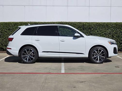 2025 Audi Q7 45 Premium Plus