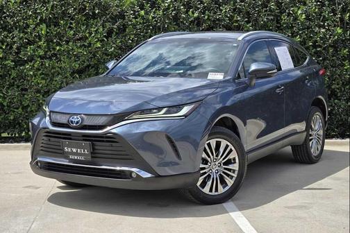 Coastal Gray Metallic 2023 Toyota Venza XLE