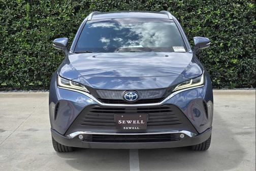 Coastal Gray Metallic 2023 Toyota Venza XLE