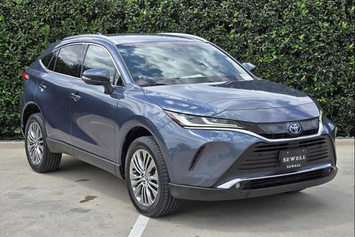 Coastal Gray Metallic 2023 Toyota Venza XLE