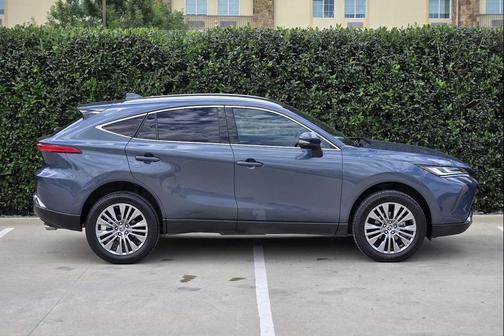 Coastal Gray Metallic 2023 Toyota Venza XLE