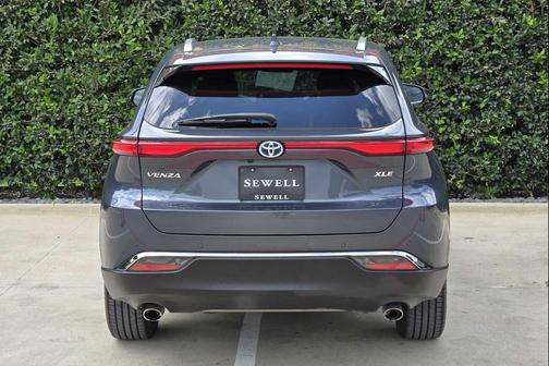 Coastal Gray Metallic 2023 Toyota Venza XLE