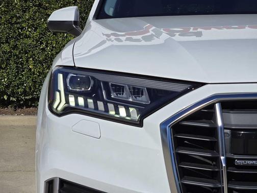 2023 Audi Q7 45 Premium Plus