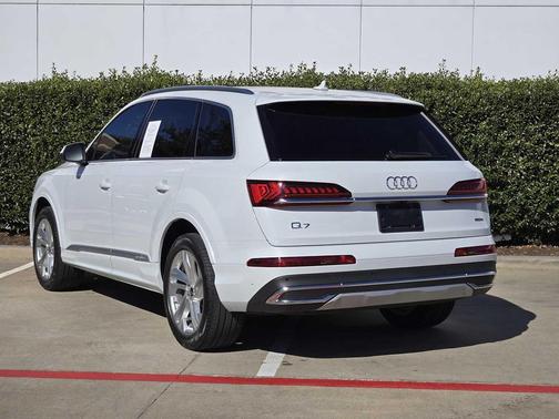 2023 Audi Q7 45 Premium Plus