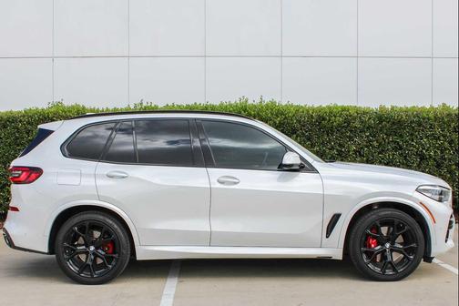 Mineral White Metallic 2023 BMW X5 sDrive40i