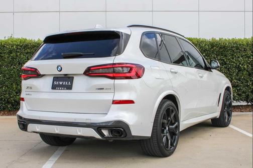 Mineral White Metallic 2023 BMW X5 sDrive40i