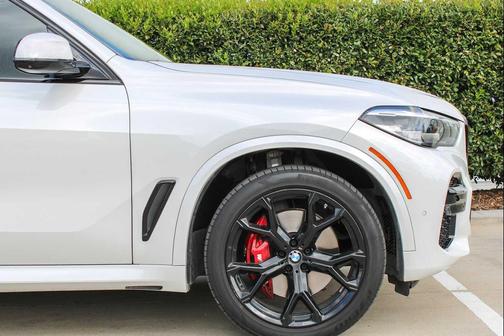 Mineral White Metallic 2023 BMW X5 sDrive40i