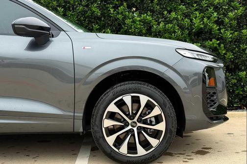 DAYTONA GRAY 2026 Audi Q3 S line