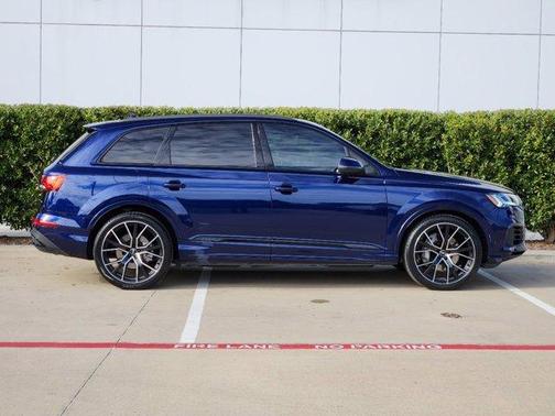 Photo 4 of 30 of 2021 Audi Q7 55 Premium