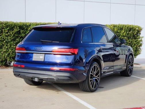 Photo 5 of 30 of 2021 Audi Q7 55 Premium
