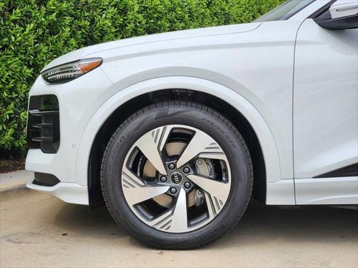 2025 Audi Q6 e-tron Prestige quattro