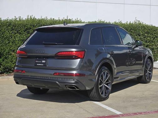 2025 Audi Q7 45 Premium Plus